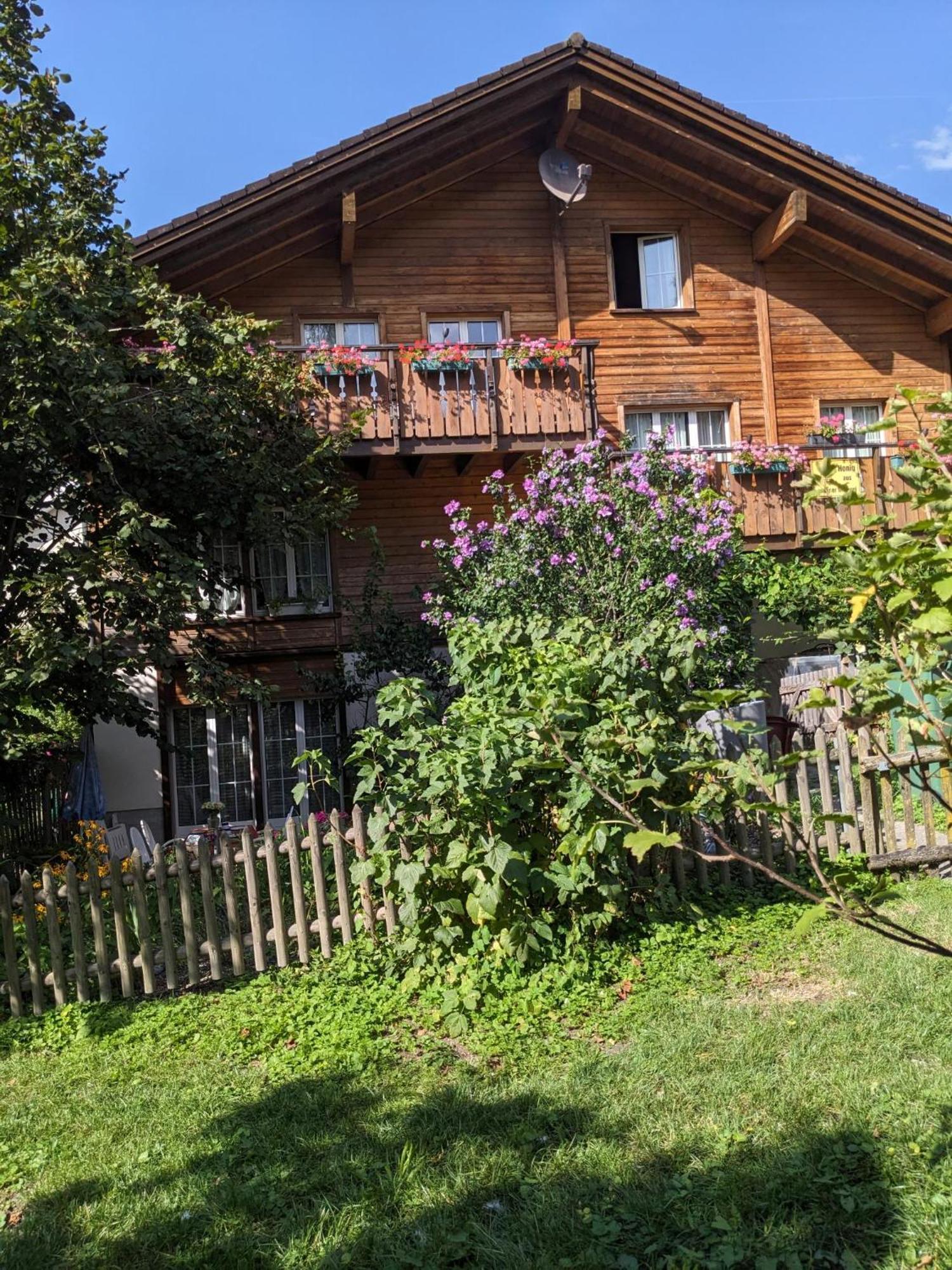 Bed And Breakfast - Die Aelplersuit Fuer Backpackers Im Berghuesli Linthal Exterior photo