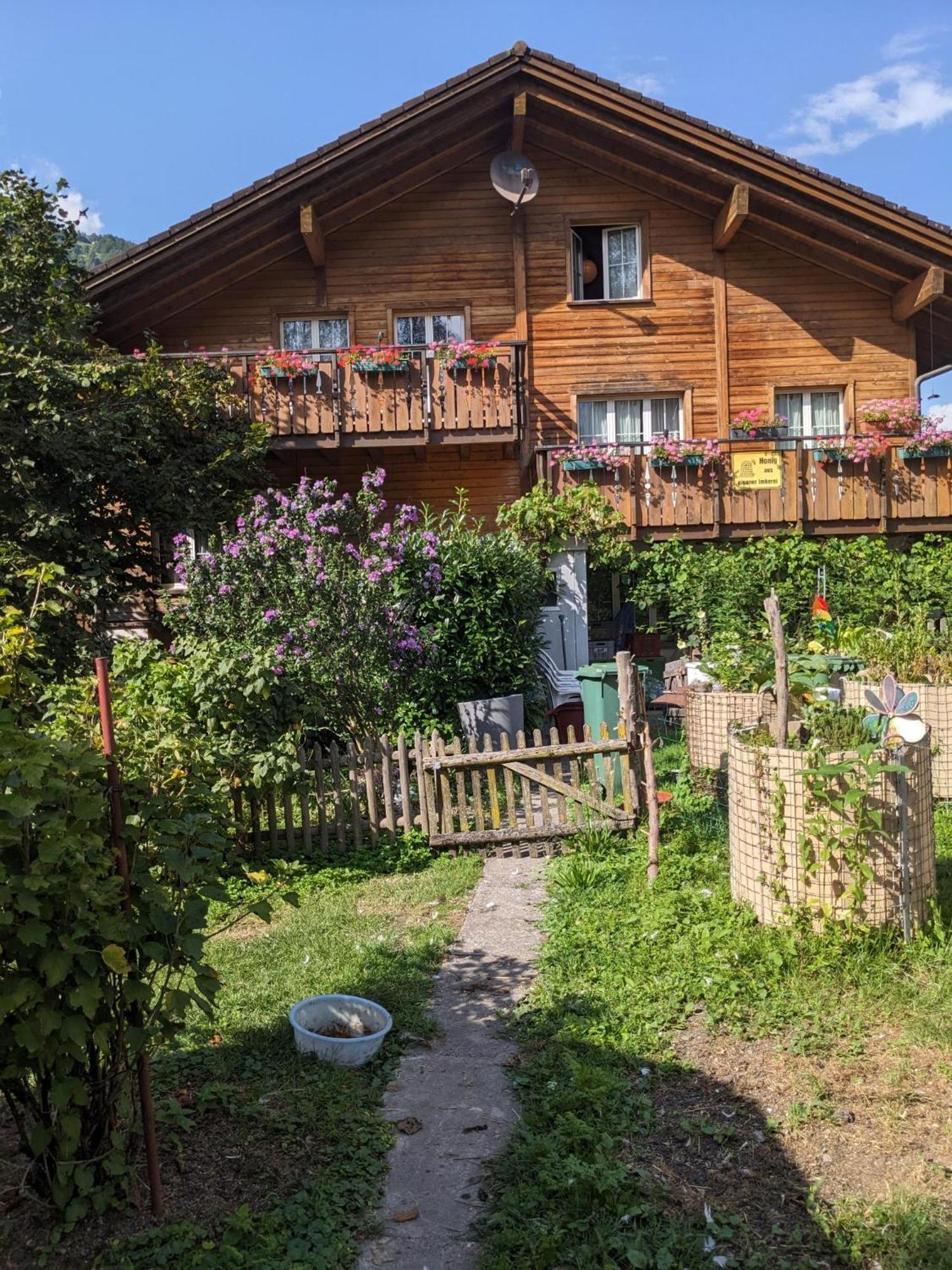 Bed And Breakfast - Die Aelplersuit Fuer Backpackers Im Berghuesli Linthal Exterior photo